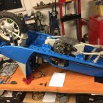 motor a podvozek na místě